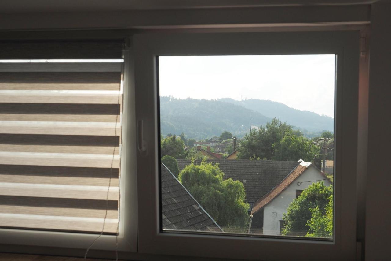 U Borovice Apartment *